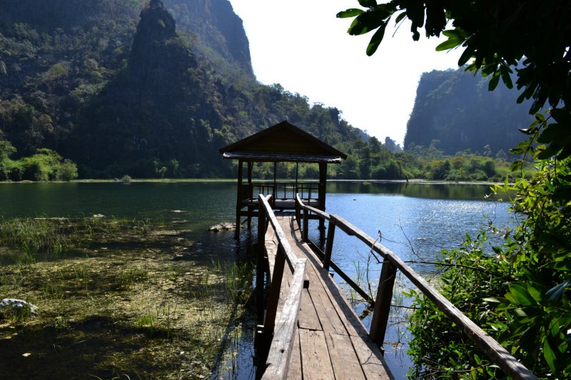 Eigentlich waren wir auf der Suche nach einer Cave, stiessen jedoch auf diesen einsamen und verlassenen See. 