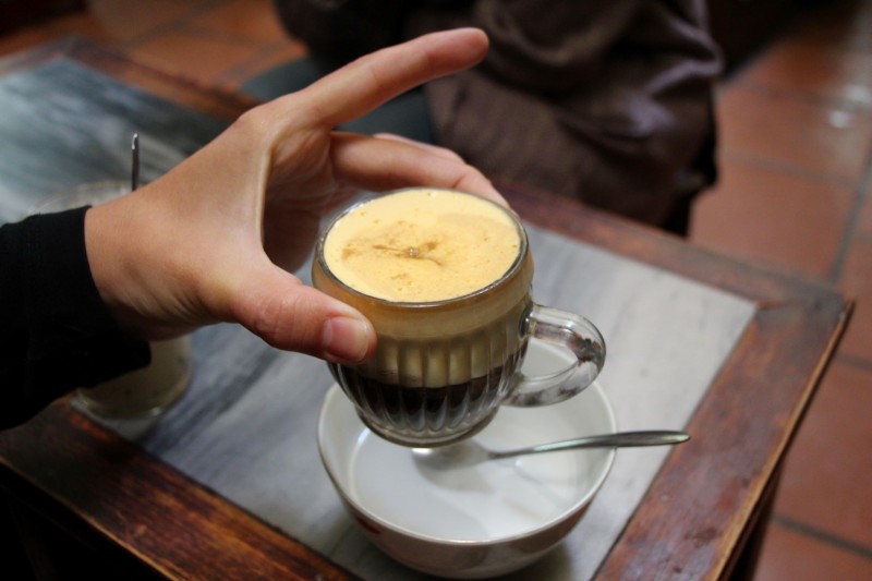 Egg-Coffee mit einem rohen Ei darin. Ist Gewöhnungsbedürftig :-)